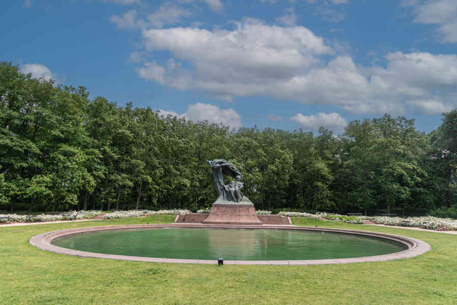 Polonia - Varsovia 213 - monumento a Frédéric Chopin.jpg